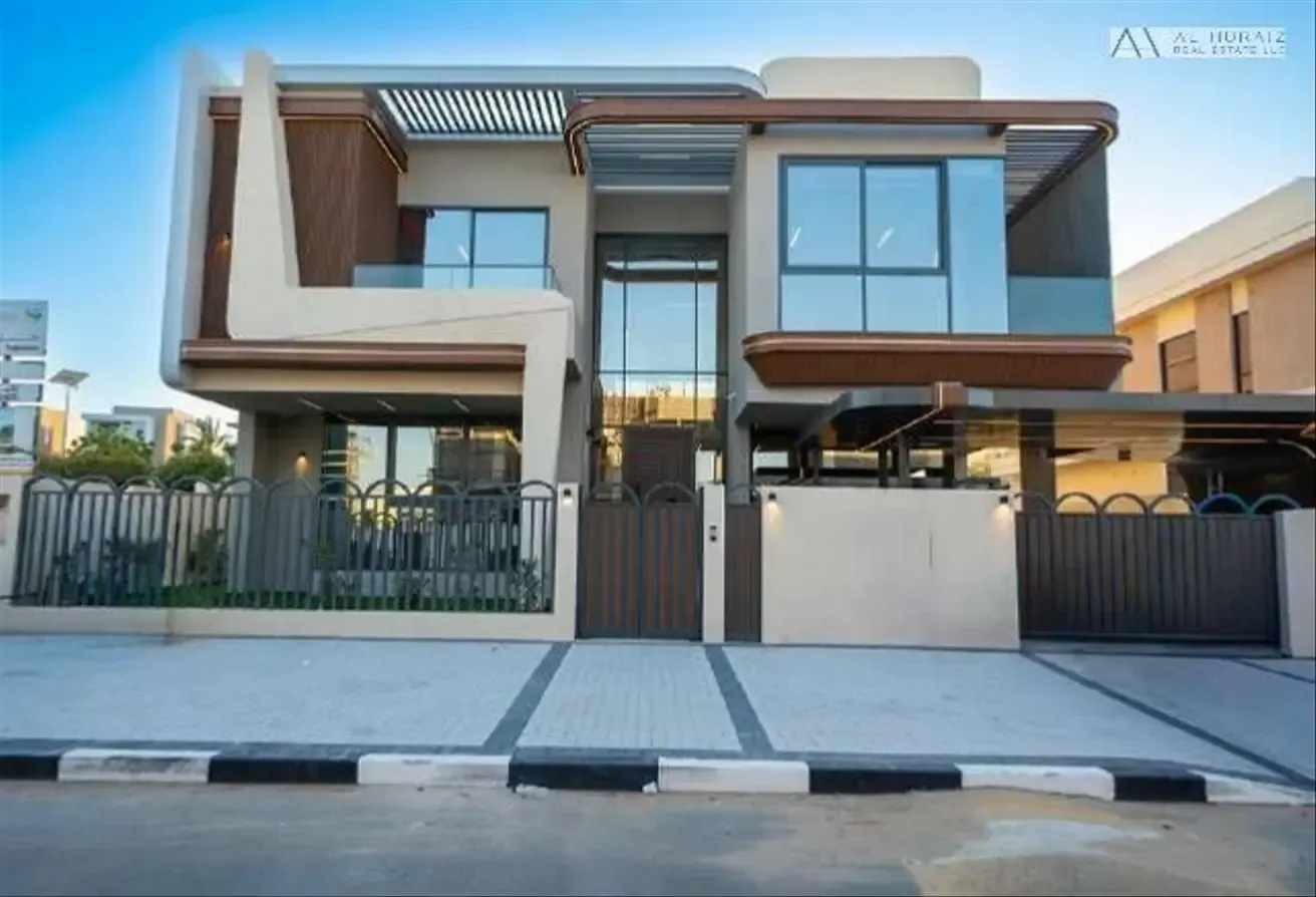 | HIGH-END CUSTOM VILLA | HILL TOP SKYLINE VIEWS |