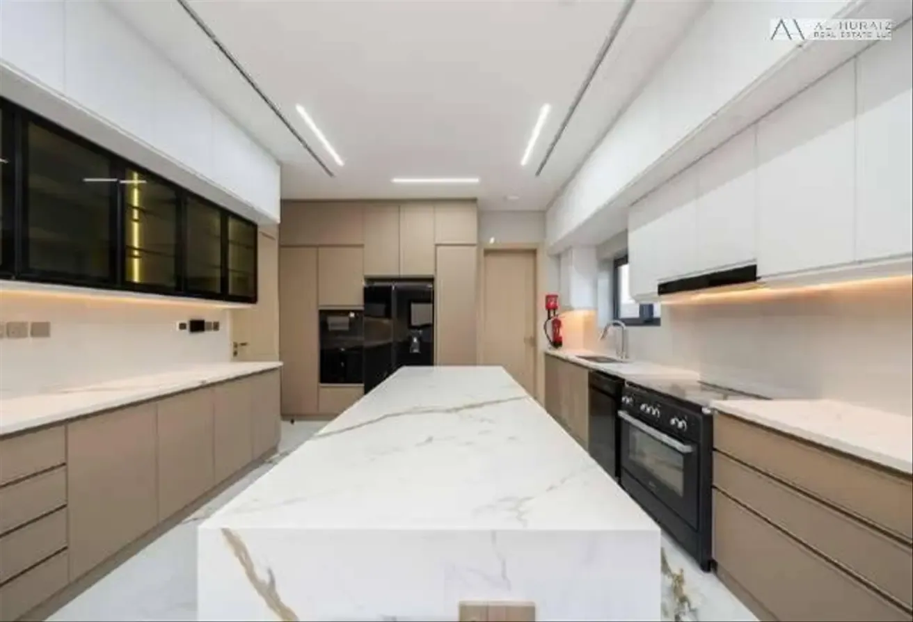 | HIGH-END CUSTOM VILLA | HILL TOP SKYLINE VIEWS |