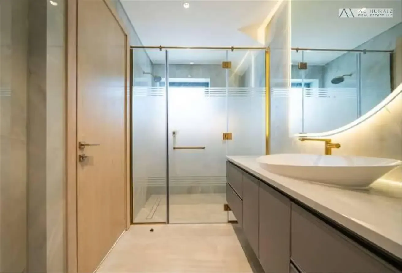 | HIGH-END CUSTOM VILLA | HILL TOP SKYLINE VIEWS |