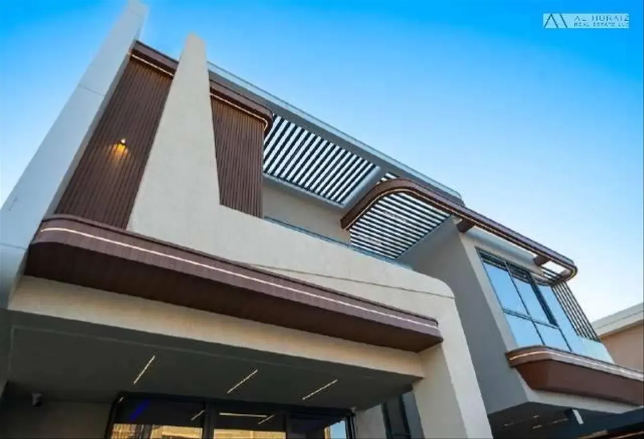 | HIGH-END CUSTOM VILLA | HILL TOP SKYLINE VIEWS |