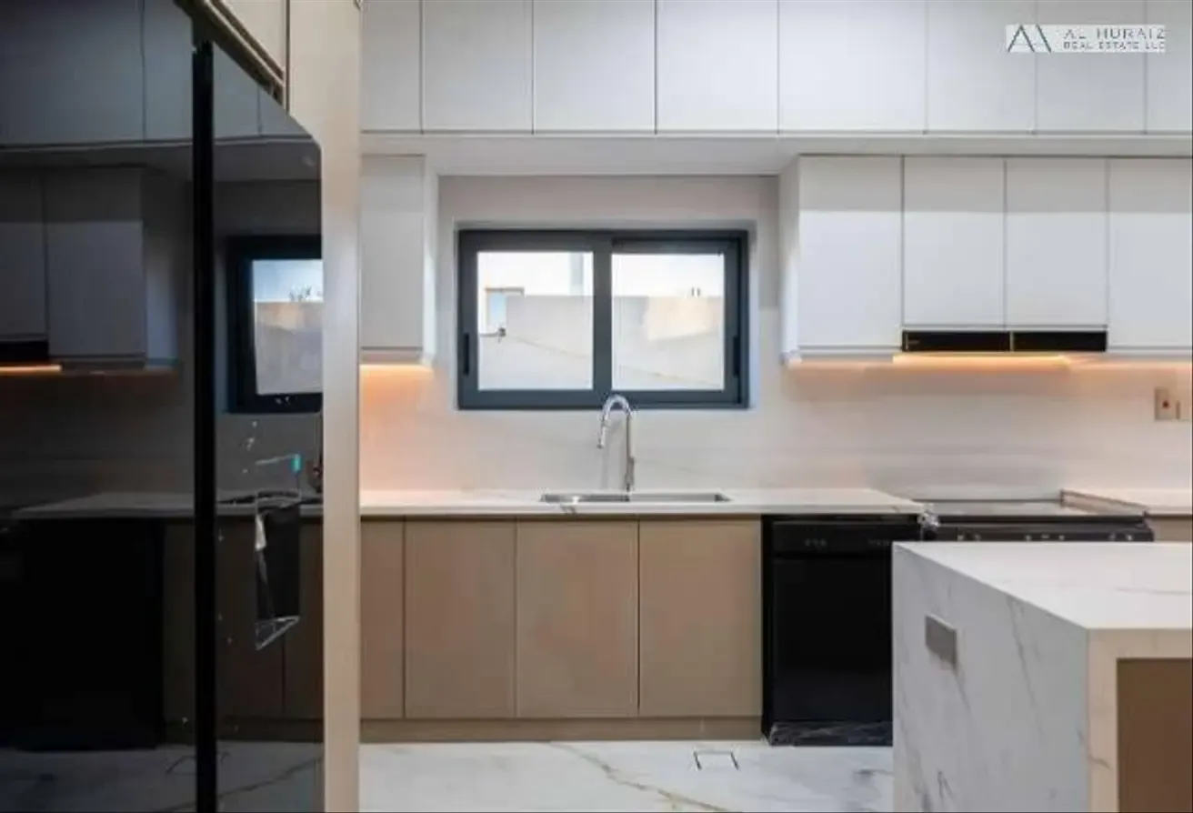 | HIGH-END CUSTOM VILLA | HILL TOP SKYLINE VIEWS |