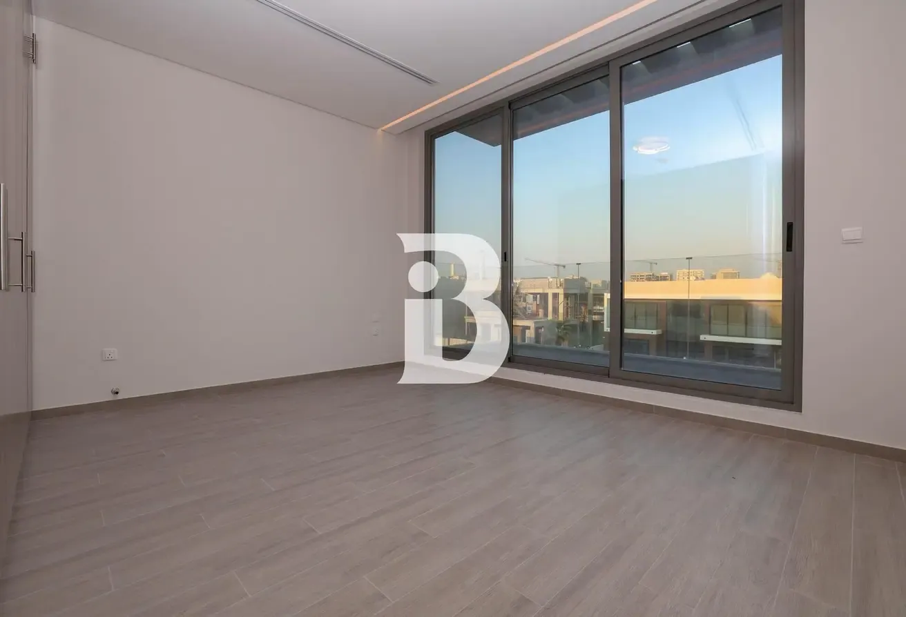 Must see! Roof Top access, Maid and Driver room