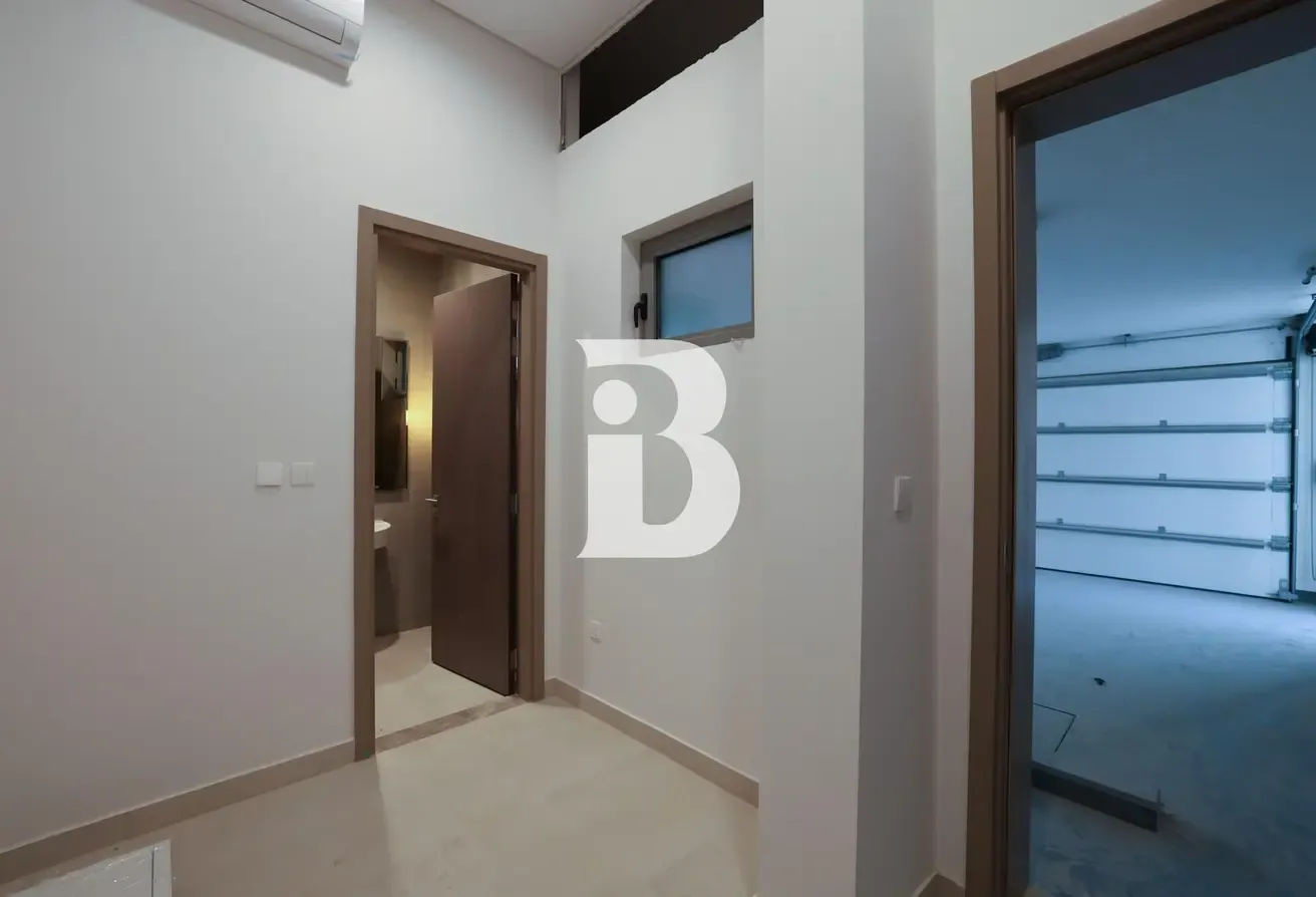 Must see! Roof Top access, Maid and Driver room