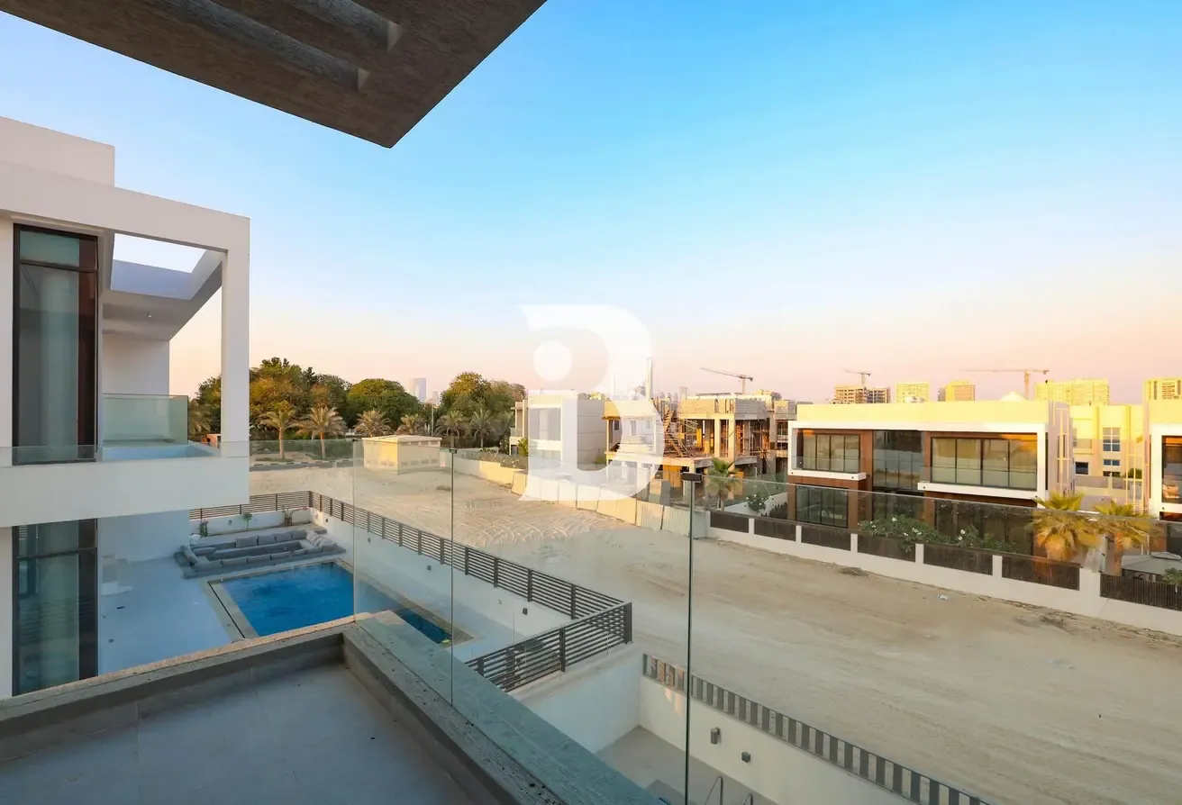 Must see! Roof Top access, Maid and Driver room