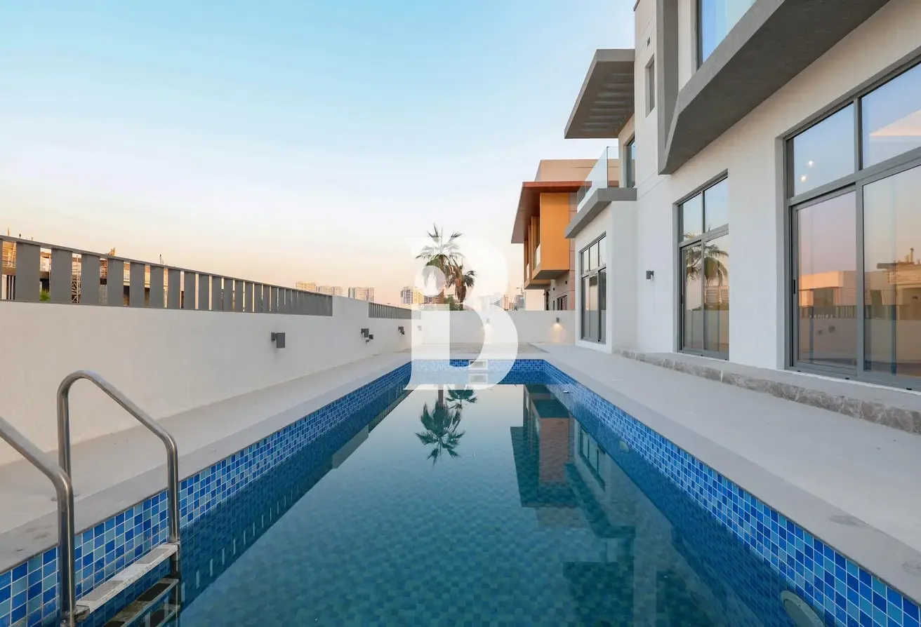 Must see! Roof Top access, Maid and Driver room