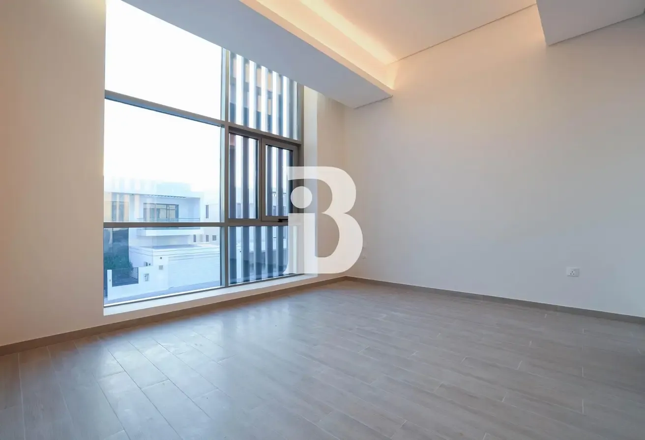 Must see! Roof Top access, Maid and Driver room
