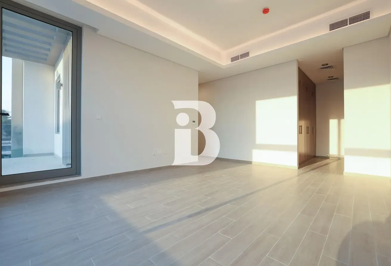 Must see! Roof Top access, Maid and Driver room