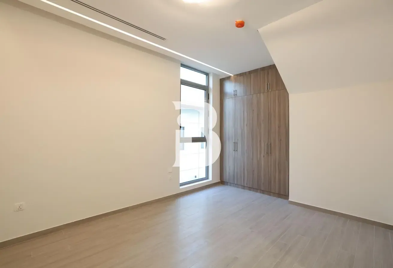 Must see! Roof Top access, Maid and Driver room