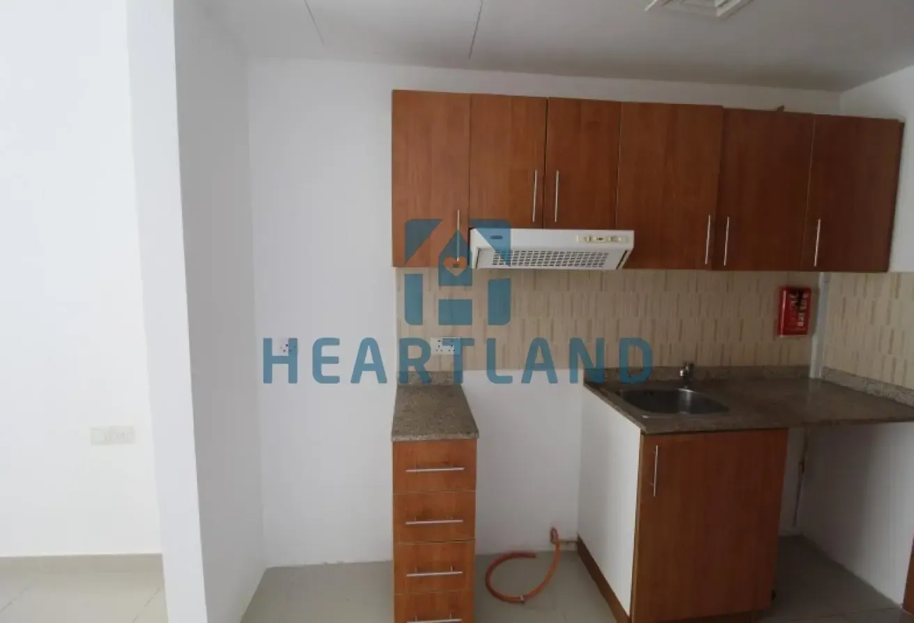 Vacant | Lake View | Studio With Parking| Lakeside