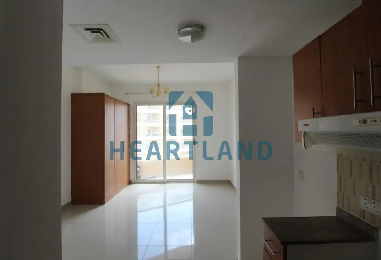 Vacant | Lake View | Studio With Parking| Lakeside