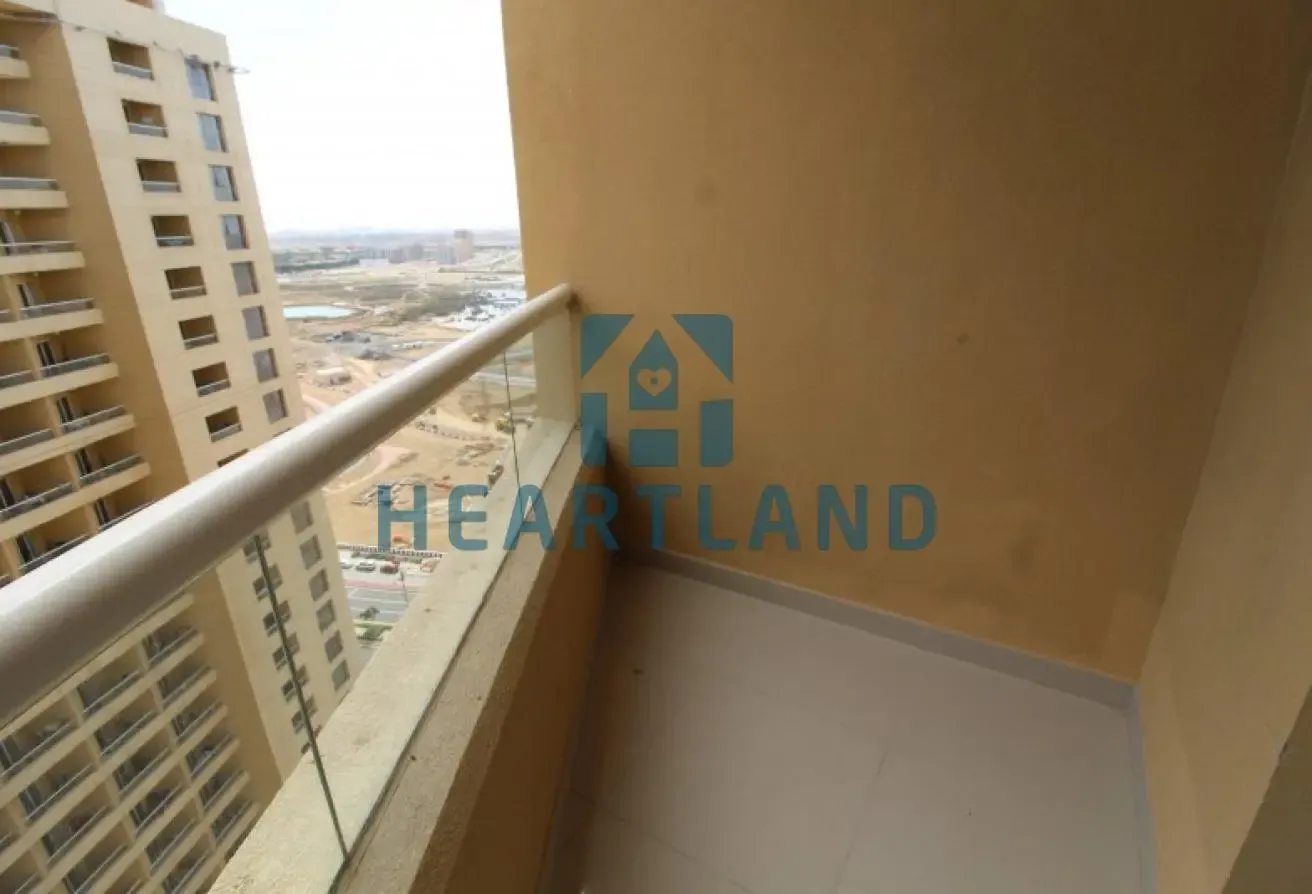 Vacant | Lake View | Studio With Parking| Lakeside