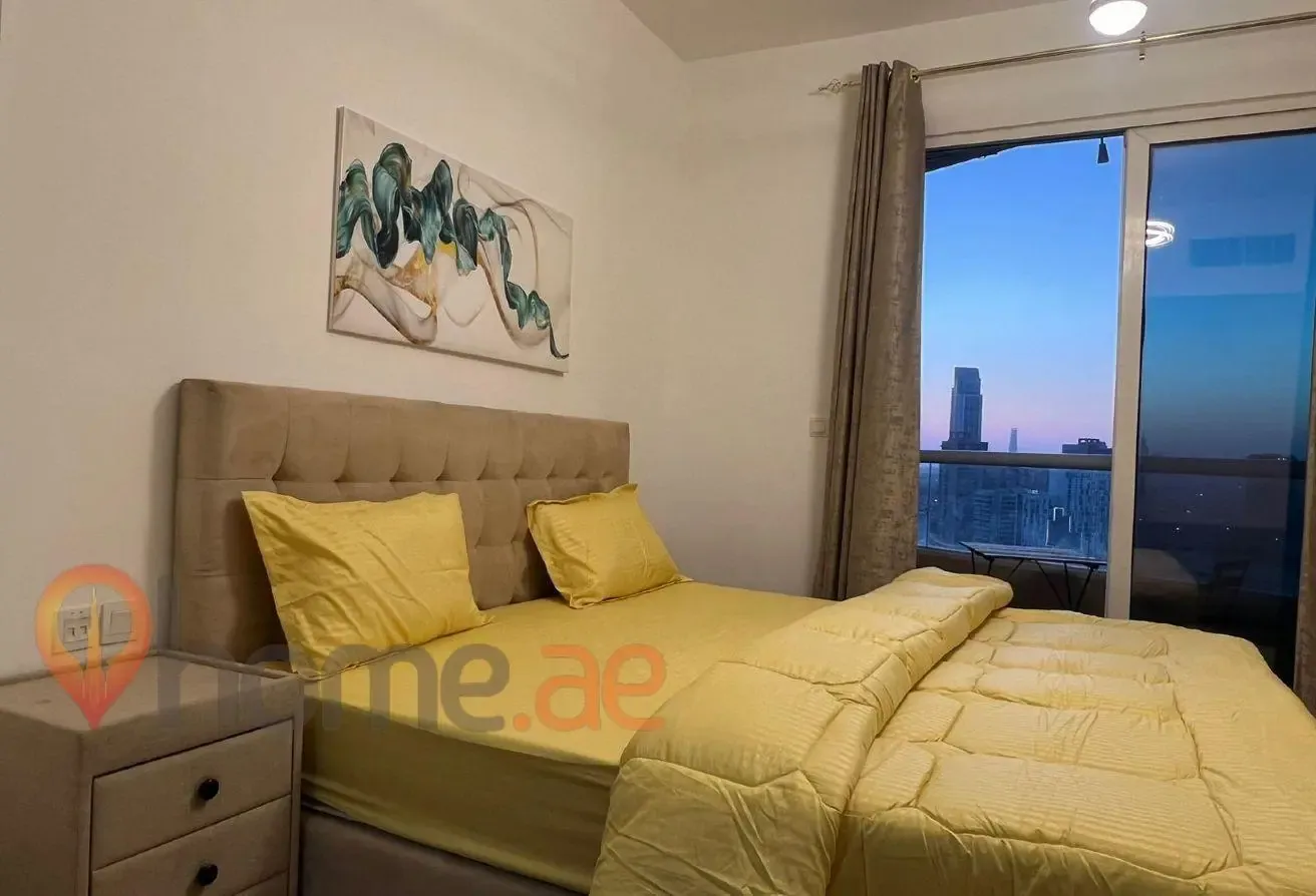 High Floor | Upgraded | 100% Lake View | Furnished