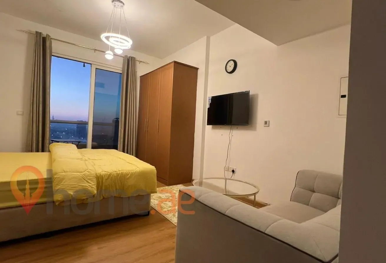 High Floor | Upgraded | 100% Lake View | Furnished
