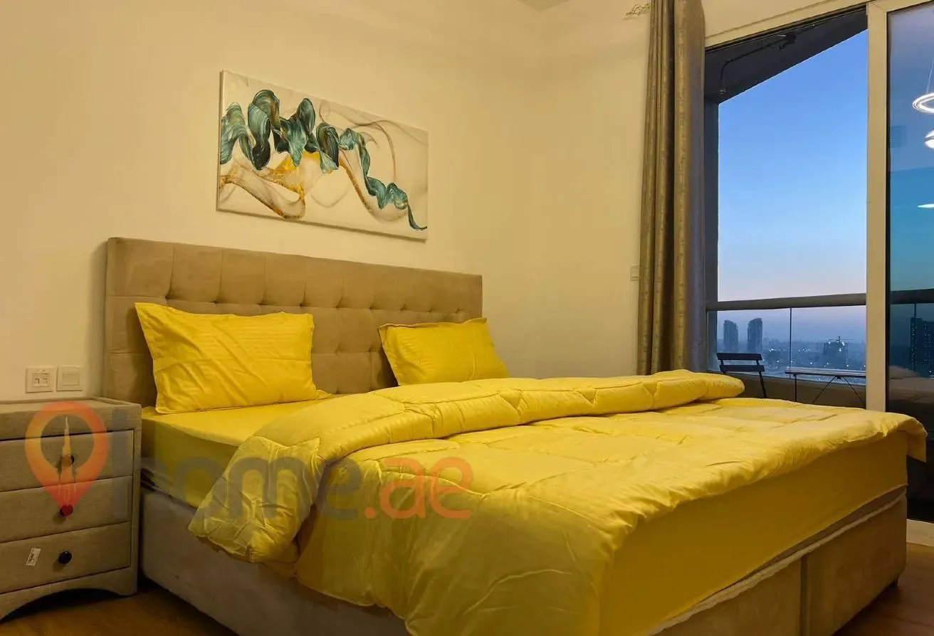 High Floor | Upgraded | 100% Lake View | Furnished