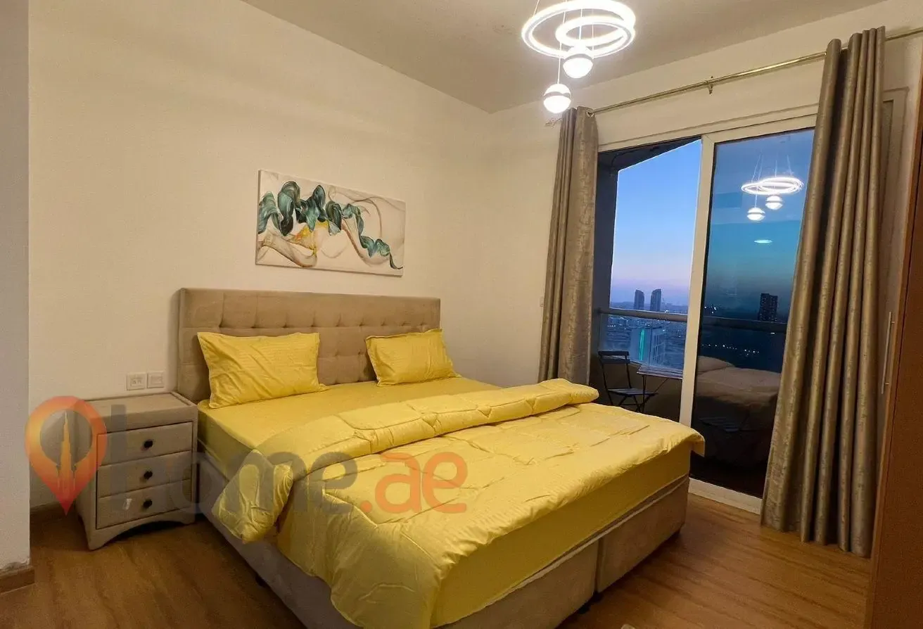 High Floor | Upgraded | 100% Lake View | Furnished