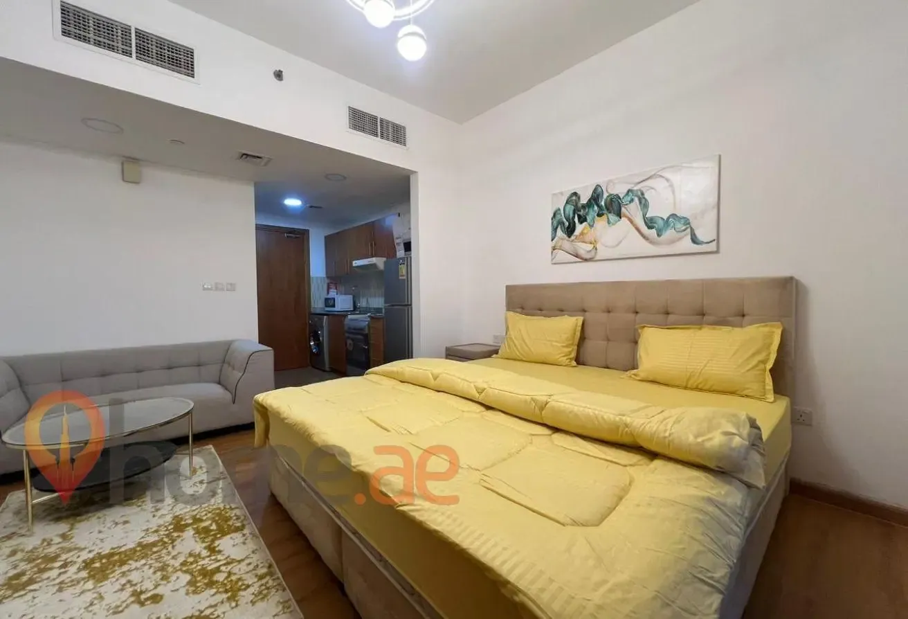 High Floor | Upgraded | 100% Lake View | Furnished