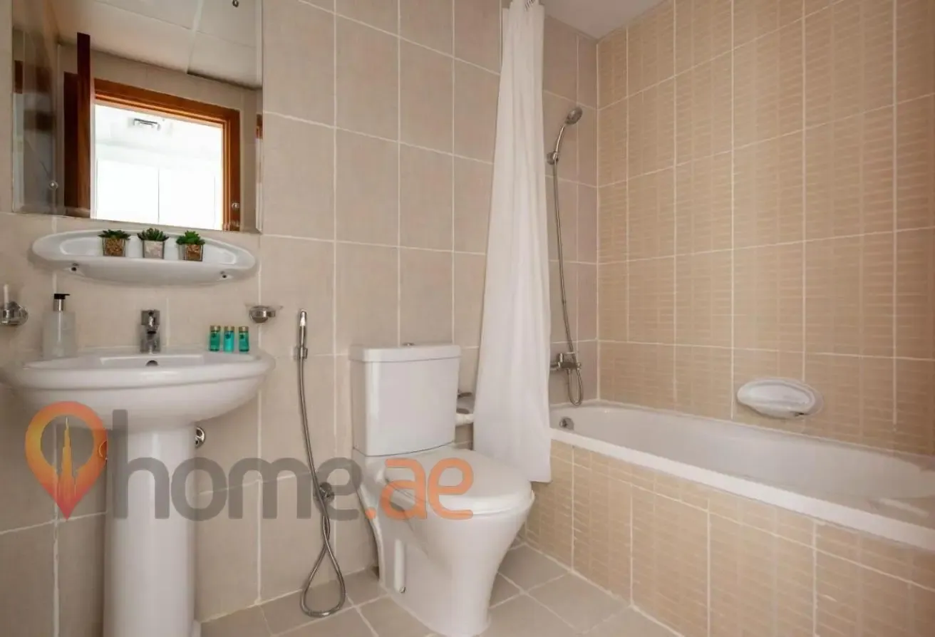 High Floor | Upgraded | 100% Lake View | Furnished
