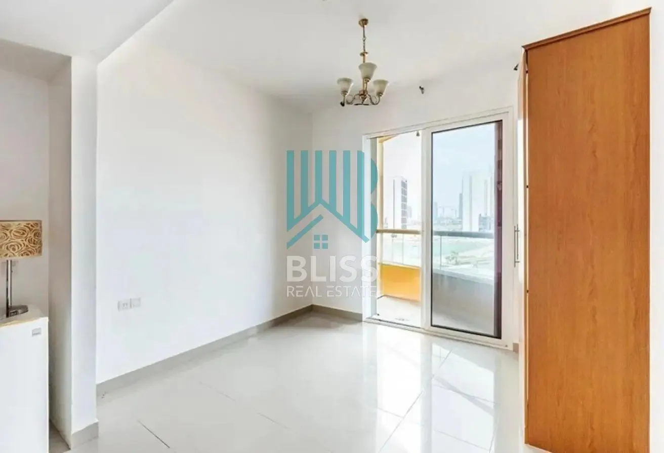 Bright Studio | Mid Floor | Vacant Soon