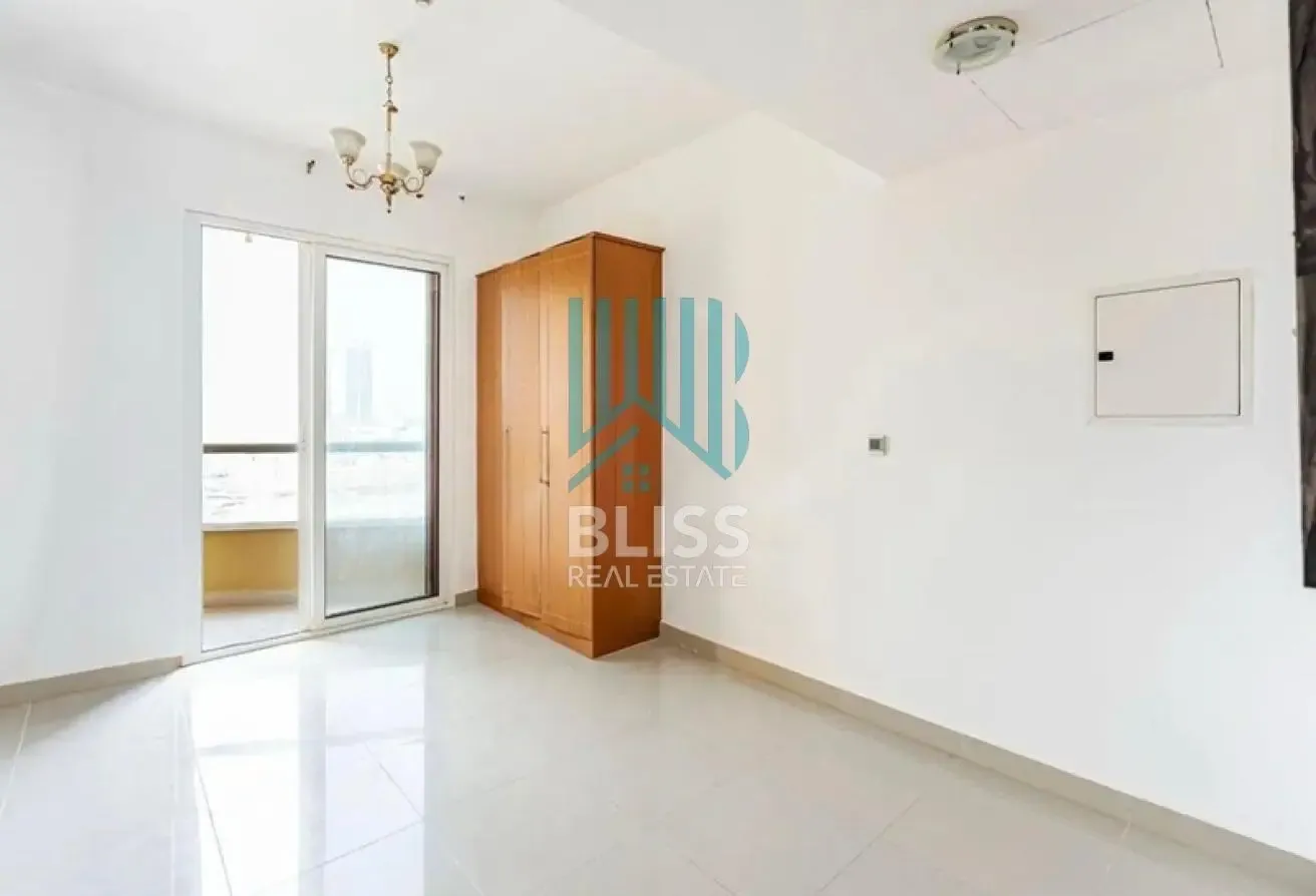Bright Studio | Mid Floor | Vacant Soon