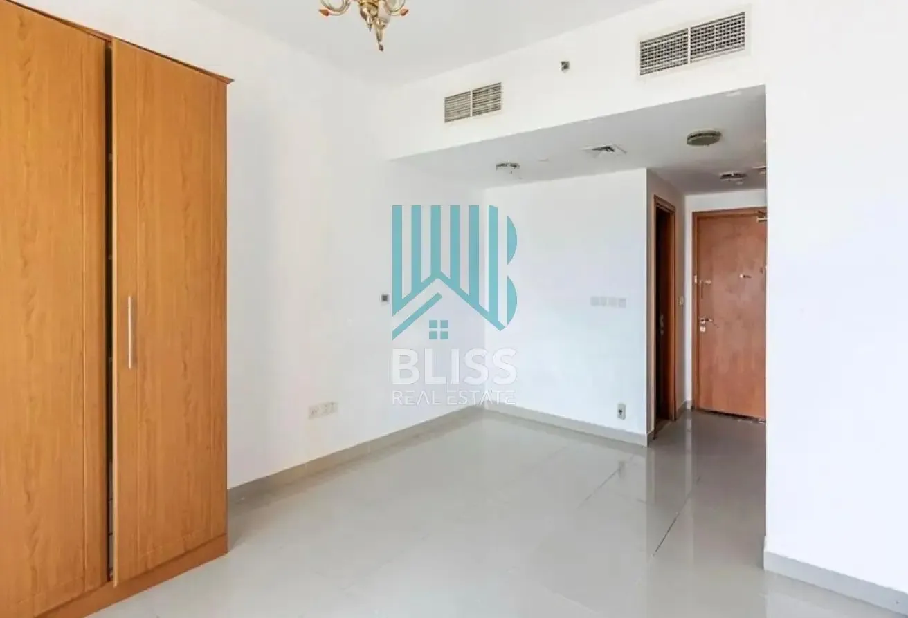 Bright Studio | Mid Floor | Vacant Soon