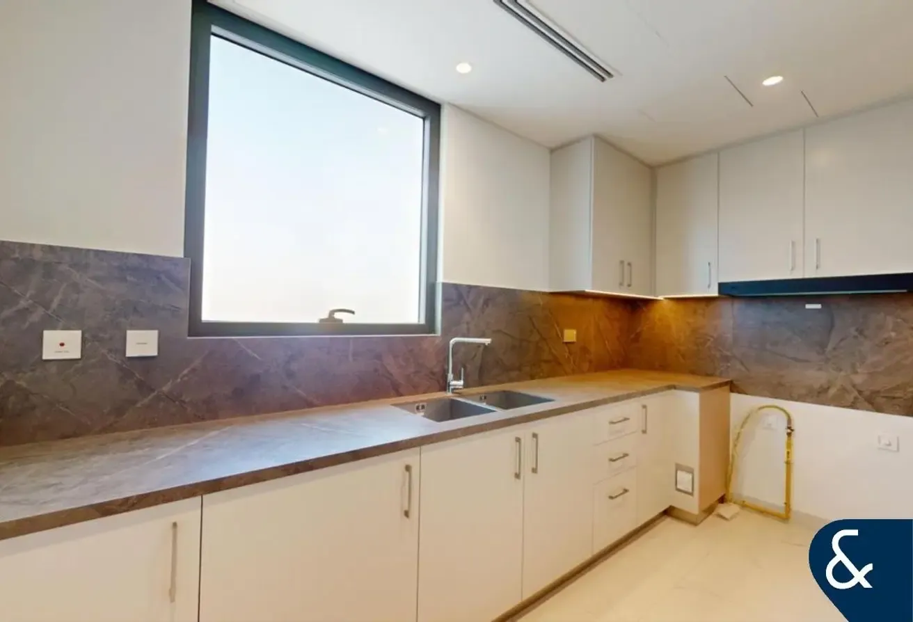 Corner Plot | Type B | Backs Park