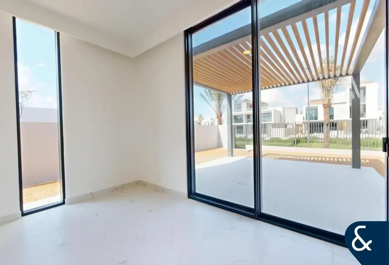 Corner Plot | Type B | Backs Park
