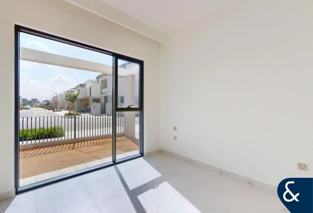 Corner Plot | Type B | Backs Park