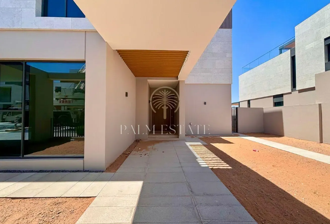 Classy Finishes | Large Plot | Prime Location