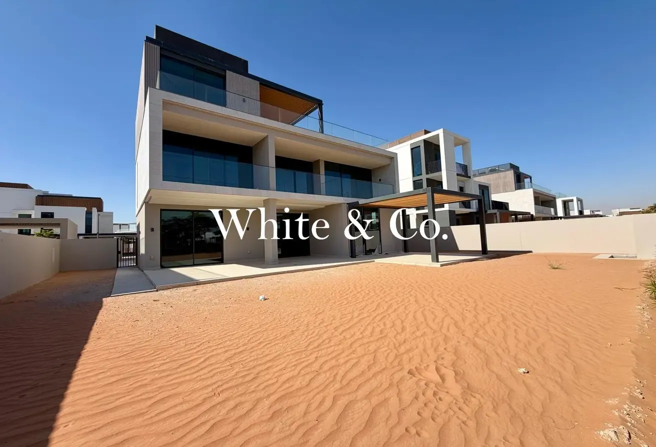 Park, Pool and Gym Backing |  5 Bed Type B