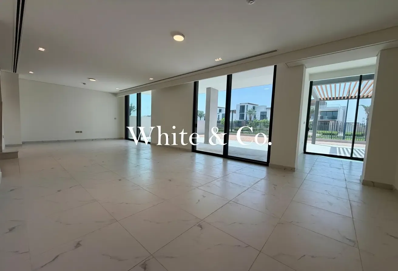 Park, Pool and Gym Backing |  5 Bed Type B