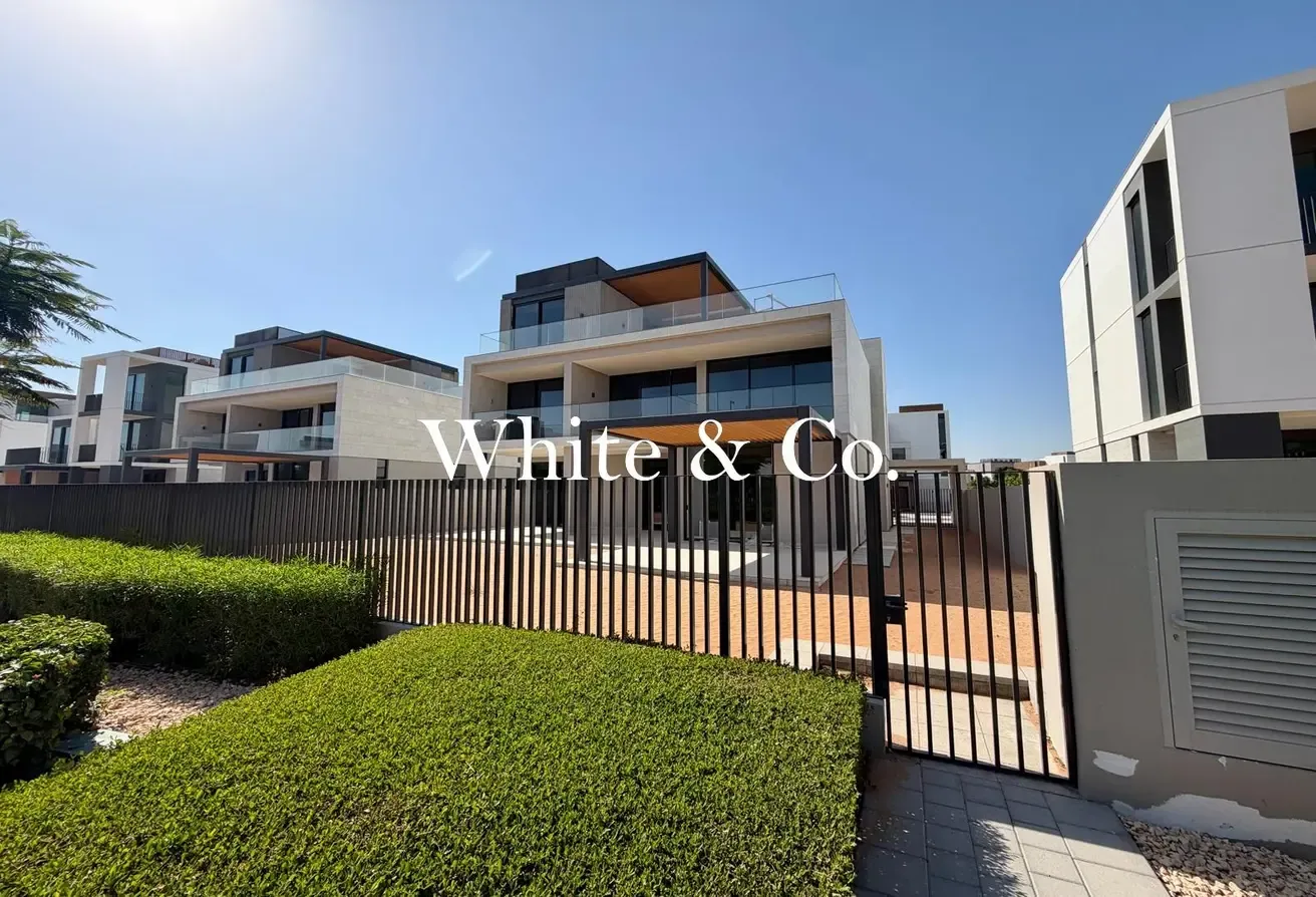 Park, Pool and Gym Backing |  5 Bed Type B