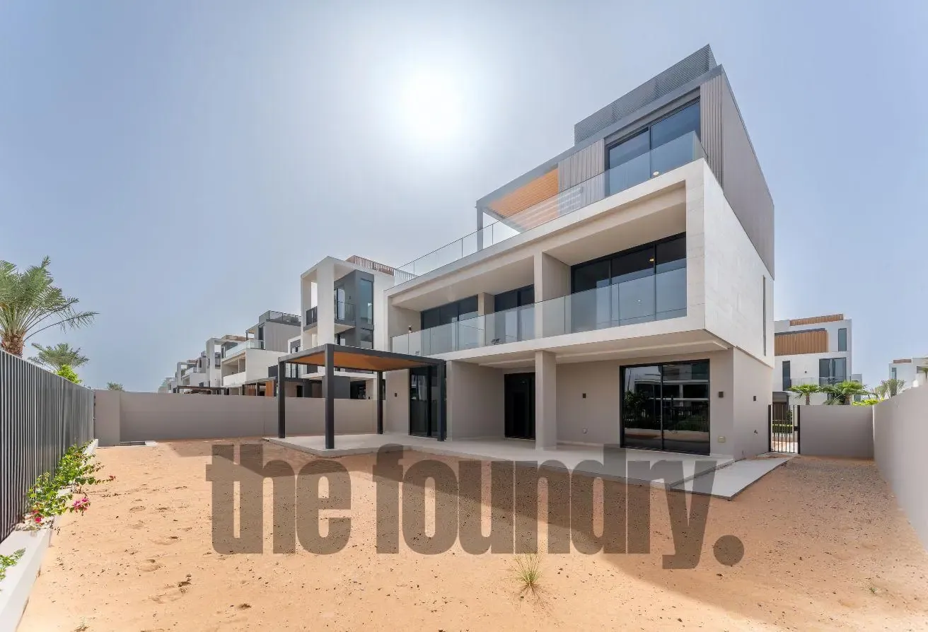 Stunning 5-Bed Corner Villa | Single Row | New