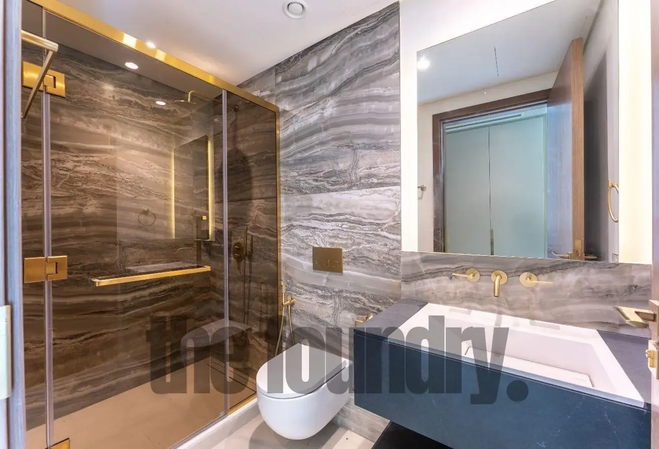 Stunning 5-Bed Corner Villa | Single Row | New