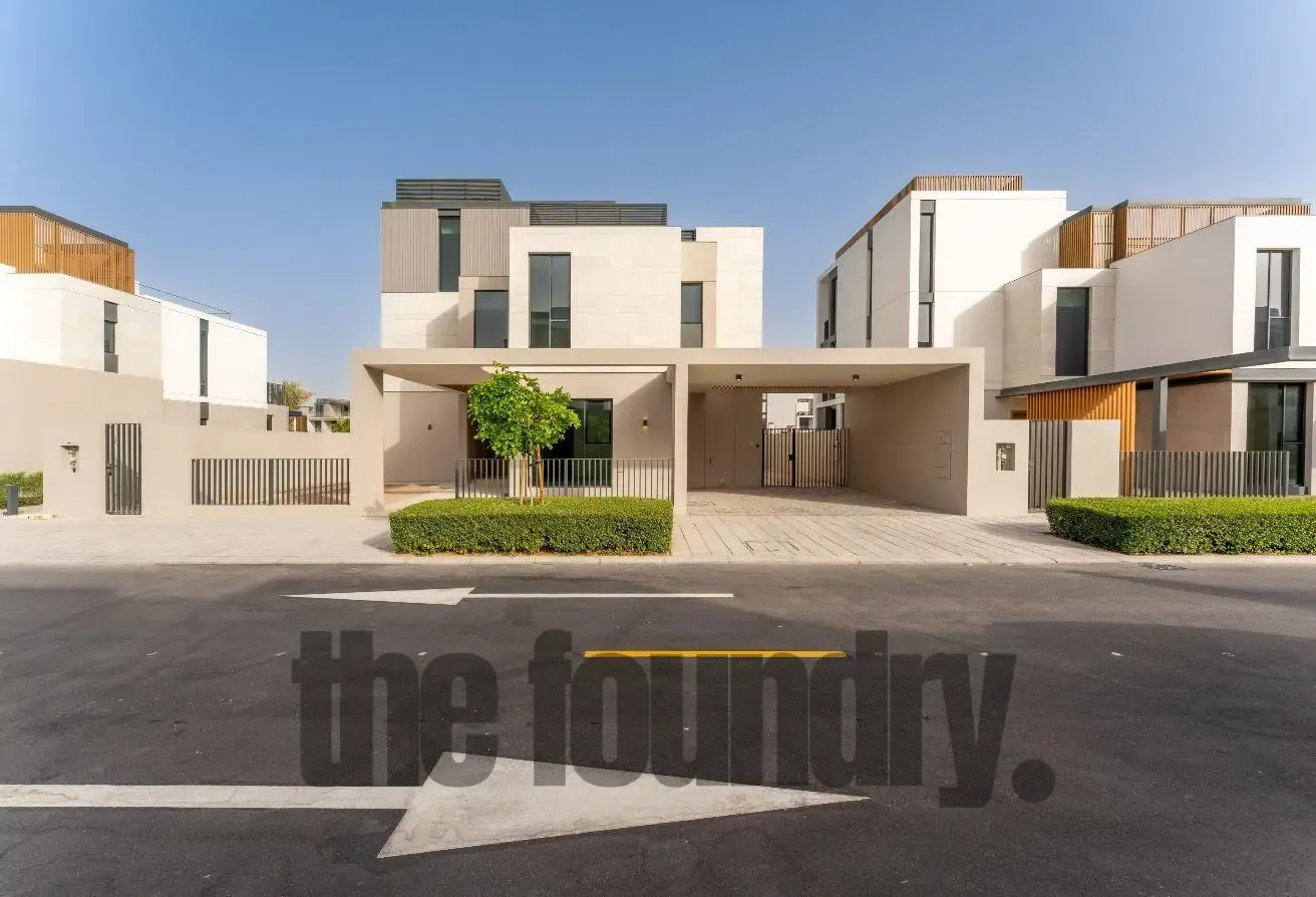 Stunning 5-Bed Corner Villa | Single Row | New