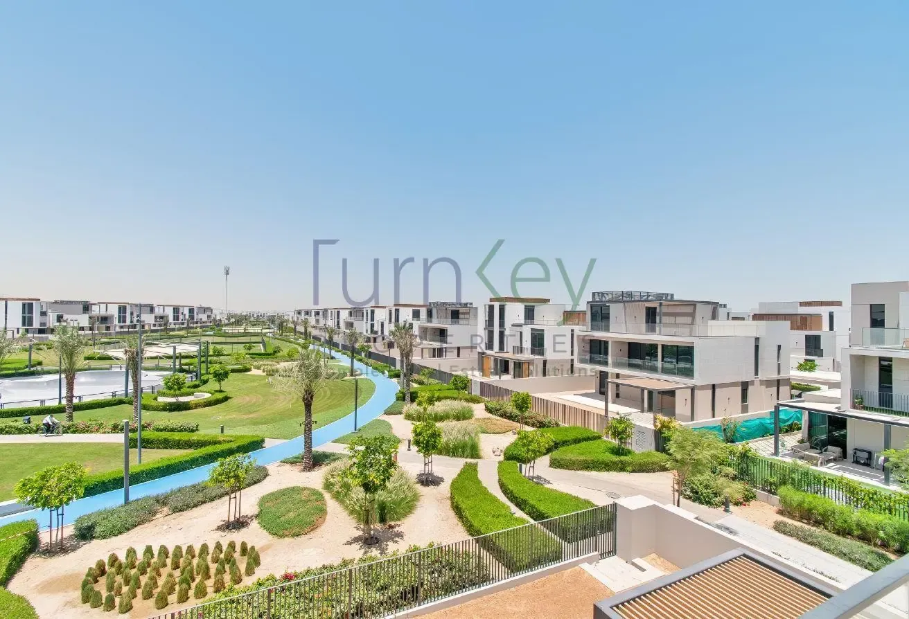 Corner Plot | Single Row l On the Park