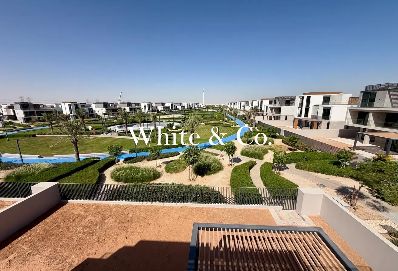 Panoramic Central Park Views | Corner Plot