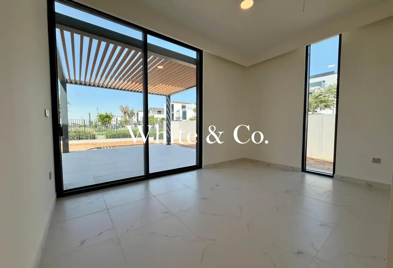 Panoramic Central Park Views | Corner Plot