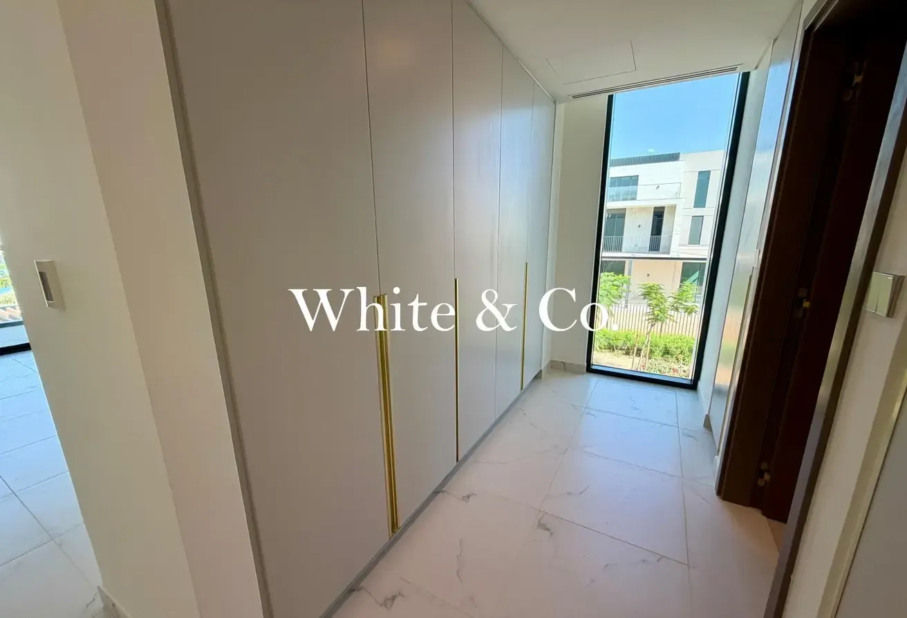 Panoramic Central Park Views | Corner Plot
