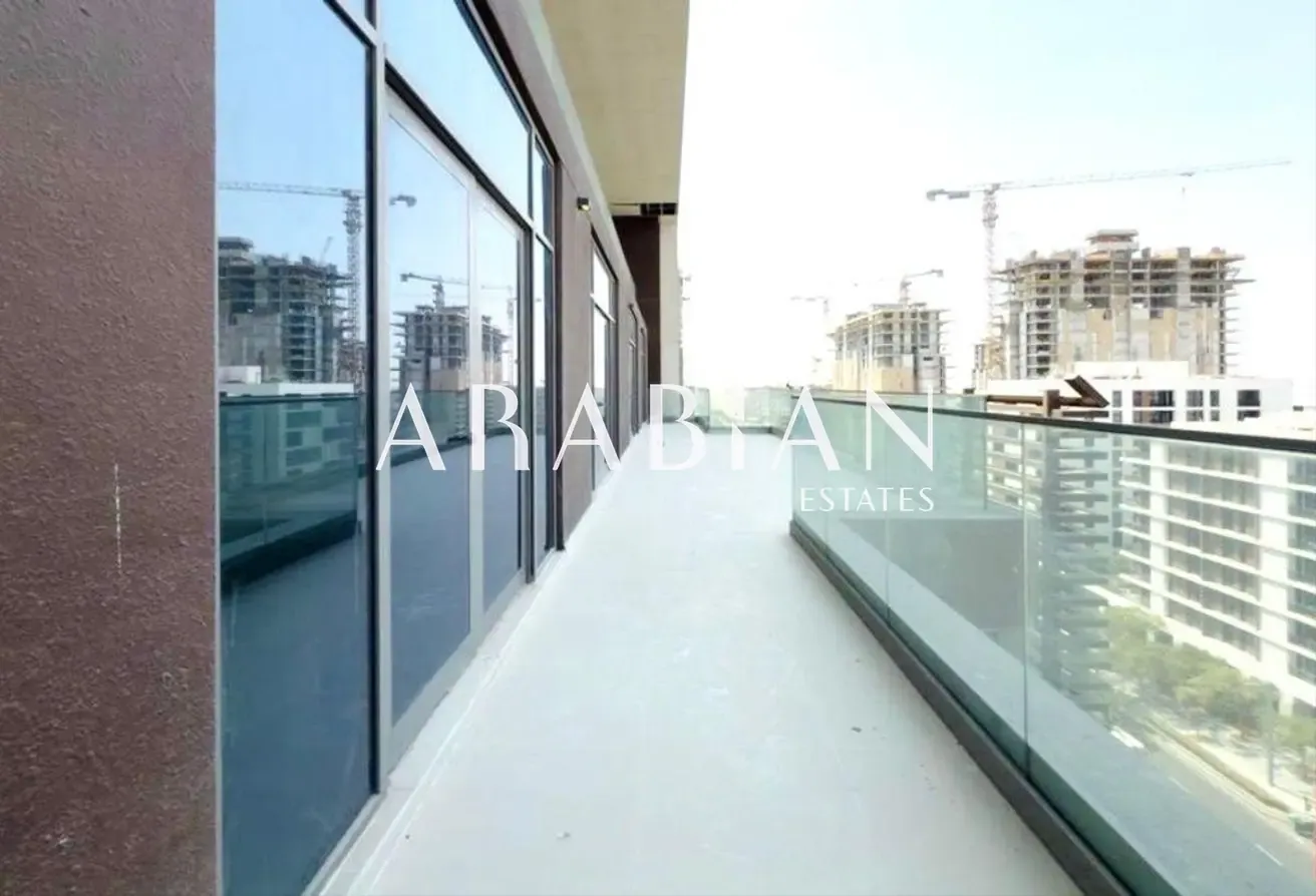Vacant | Top Floor | Views | Large Layout