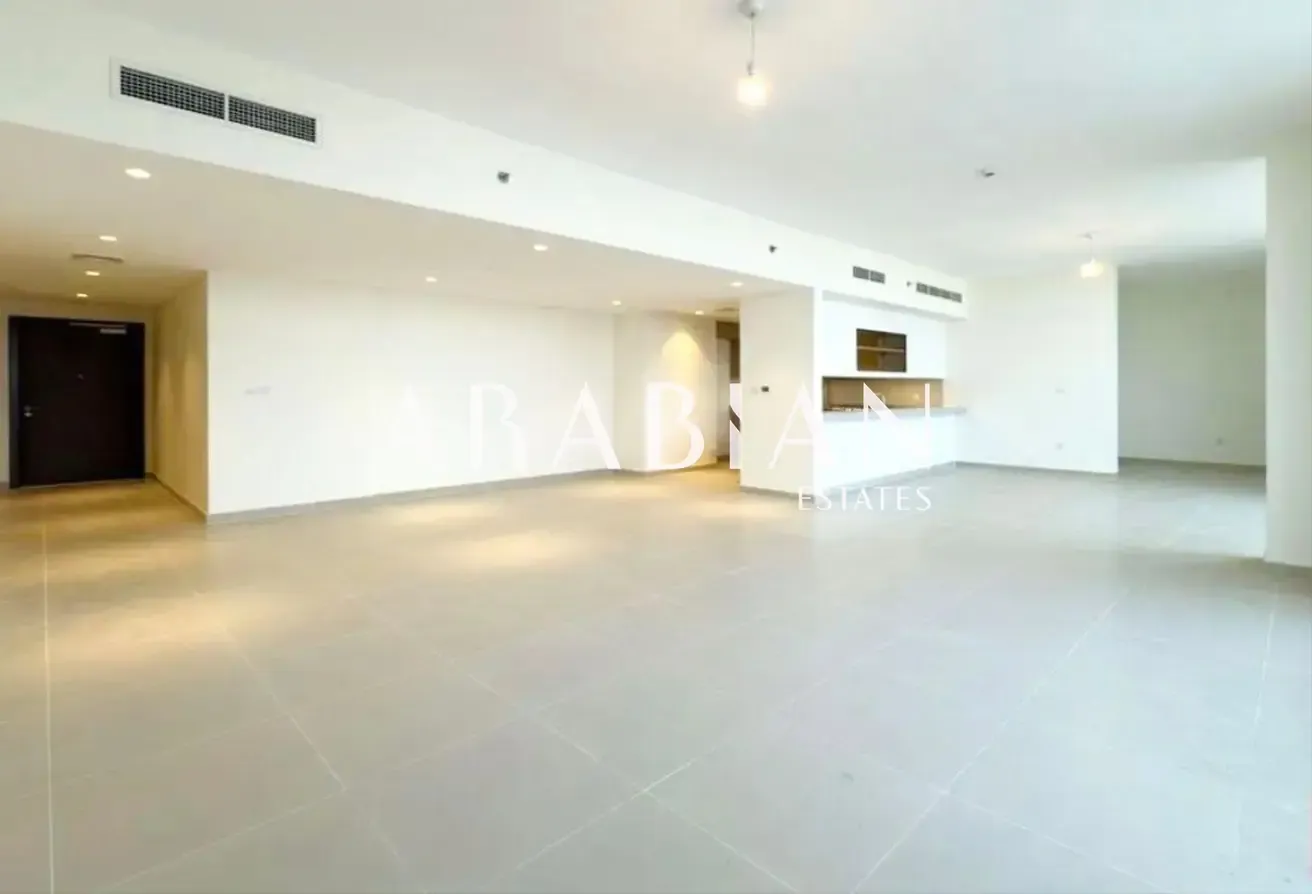 Vacant | Top Floor | Views | Large Layout