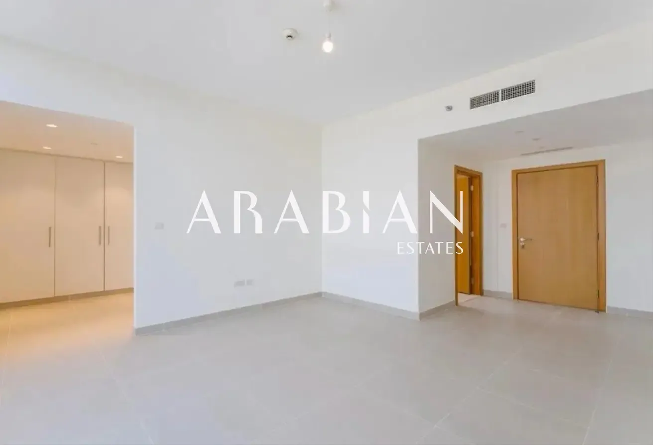 Vacant | Top Floor | Views | Large Layout