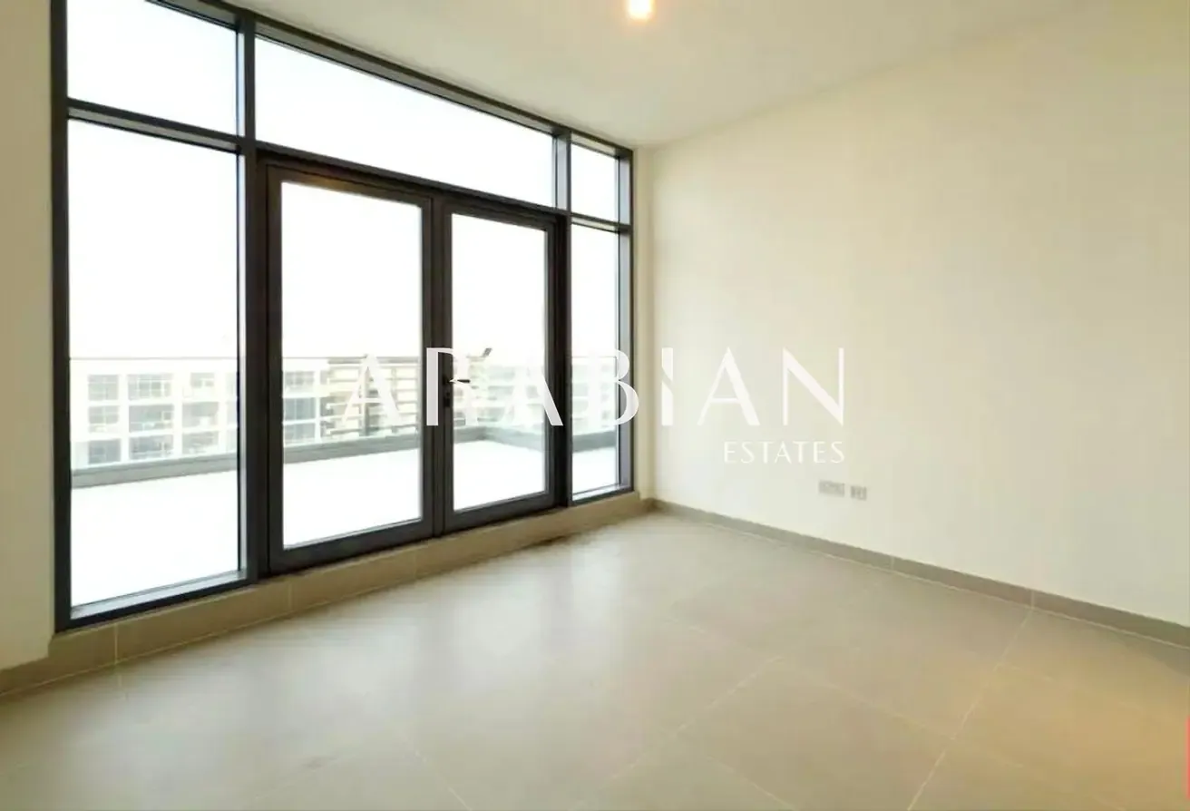 Vacant | Top Floor | Views | Large Layout