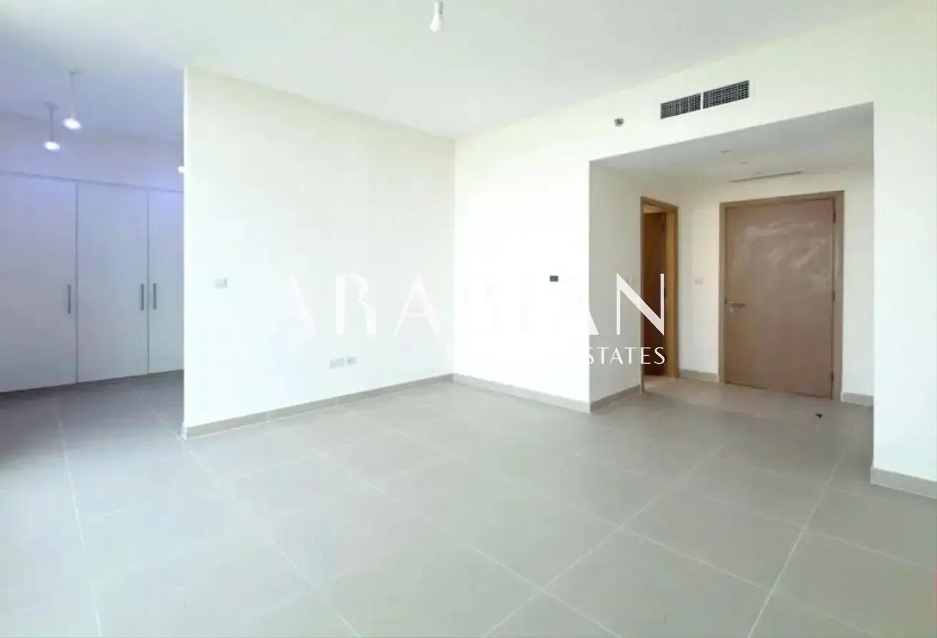 Vacant | Top Floor | Views | Large Layout