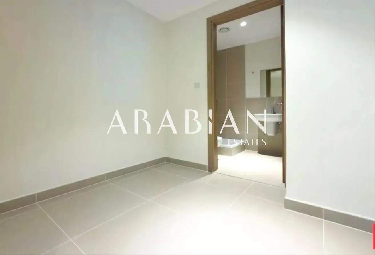 Vacant | Top Floor | Views | Large Layout