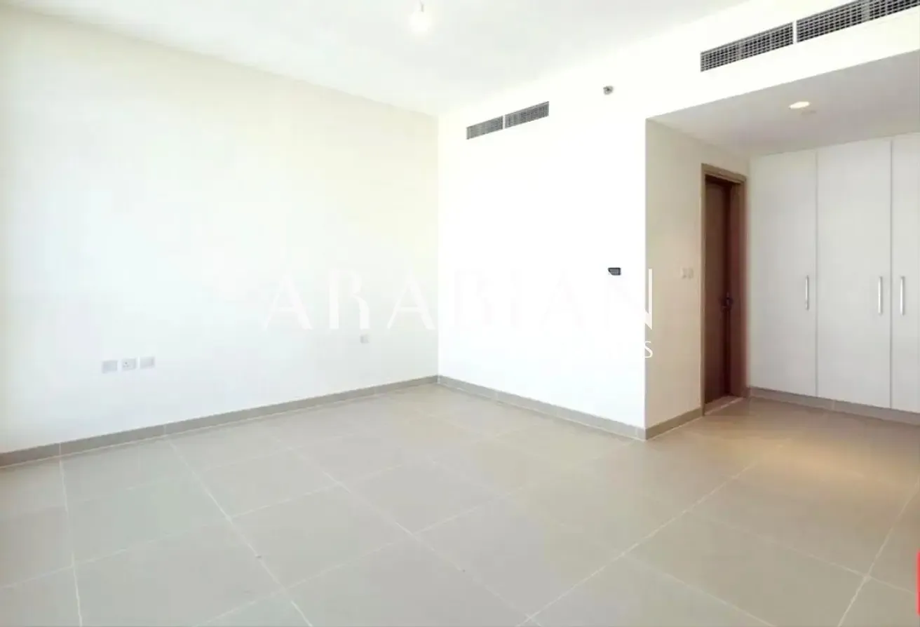 Vacant | Top Floor | Views | Large Layout