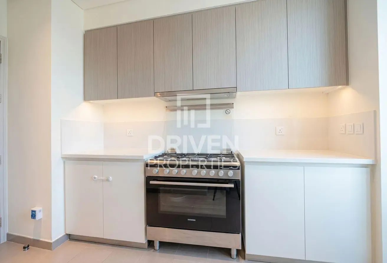 Prime Location | Great Layout | Vacant on Transfer