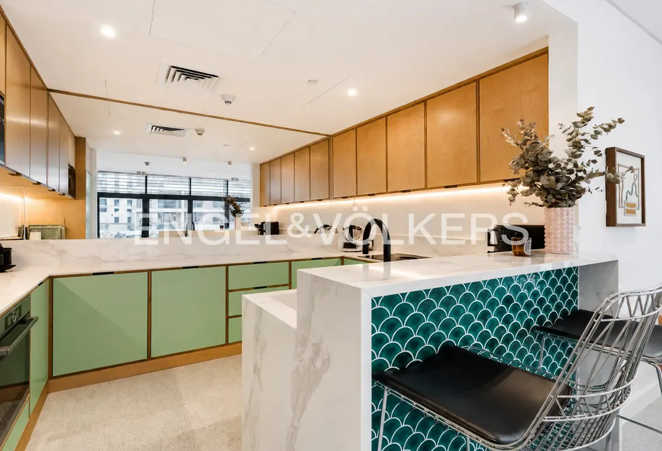 Fully Upgraded | Luxury Penthouse | Park Views