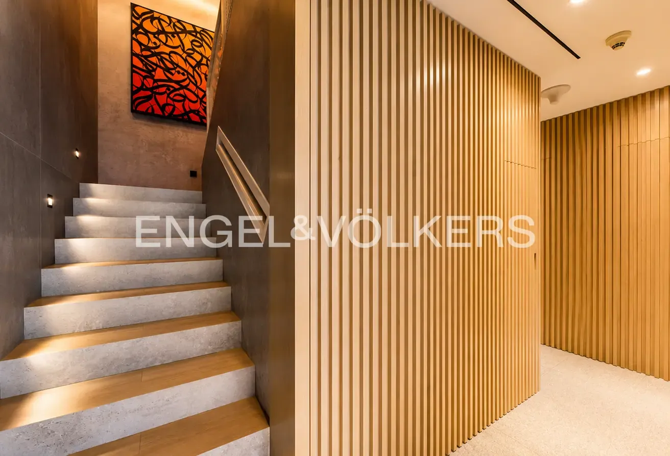 Fully Upgraded | Luxury Penthouse | Park Views