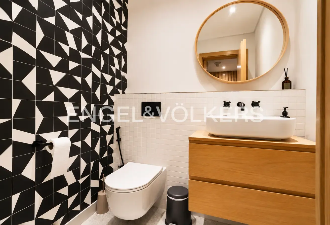 Fully Upgraded | Luxury Penthouse | Park Views