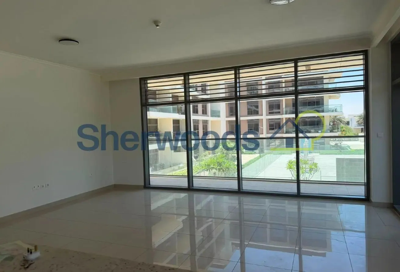 LARGE LAYOUT | PARK POOL VIEW | VACANT
